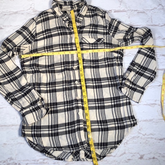 Lucky Brand Plaid flannel top tunic Size Small Black White Button down Soft - Picture 3 of 9